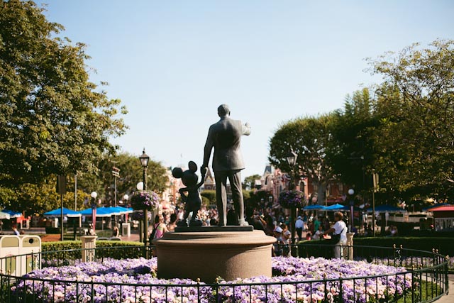 Walt Disney statue - the cat you and us