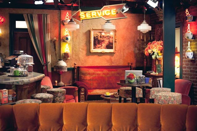 Central Perk real stage - the cat you and us