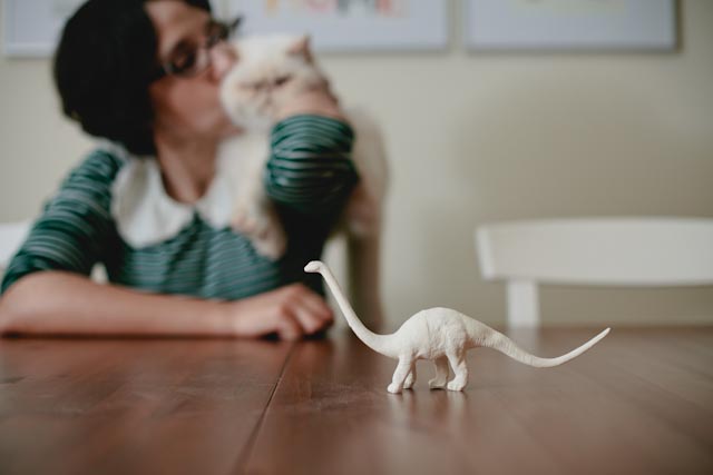 Damaris + Juno + A white diplodocus - The cat, you and us