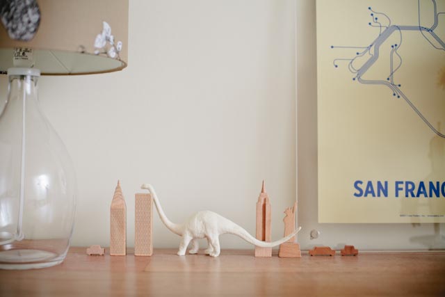 A diplodocus in new york - The cat, you and us