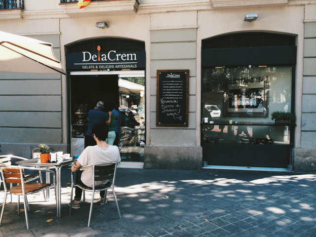 DelaCrem ice-cream shop in Barcelona - The cat, you and us