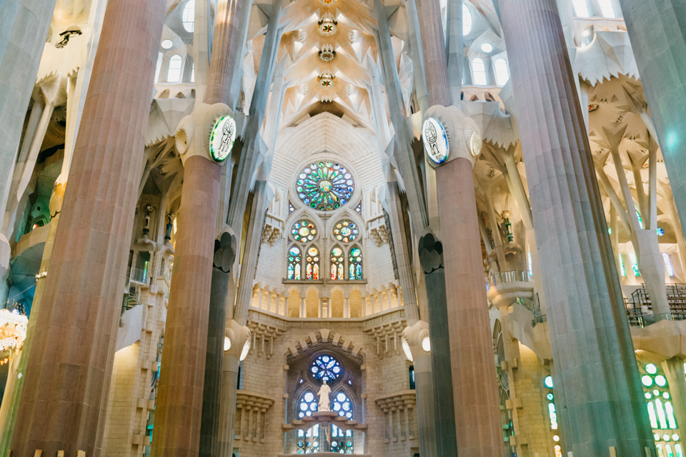 Staycation at Sagrada Familia - The cat you and us